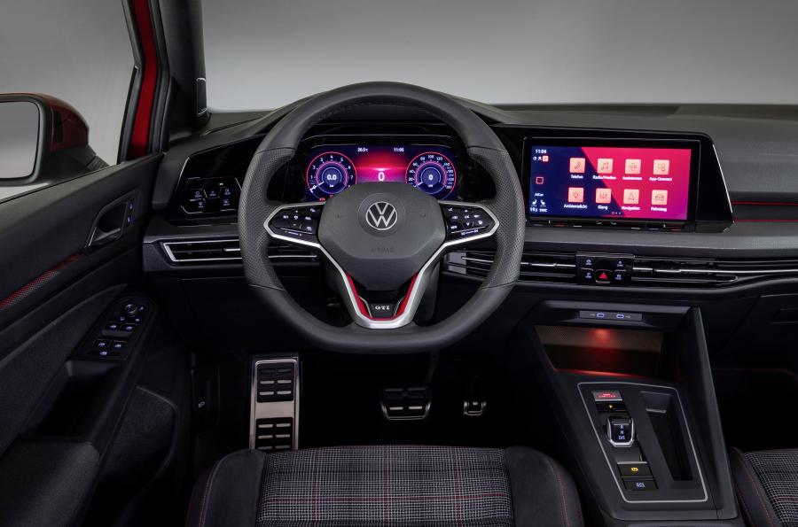 Торпедо Volkswagen Golf GTI 2020 года  (WW) (фото 13 из 46)